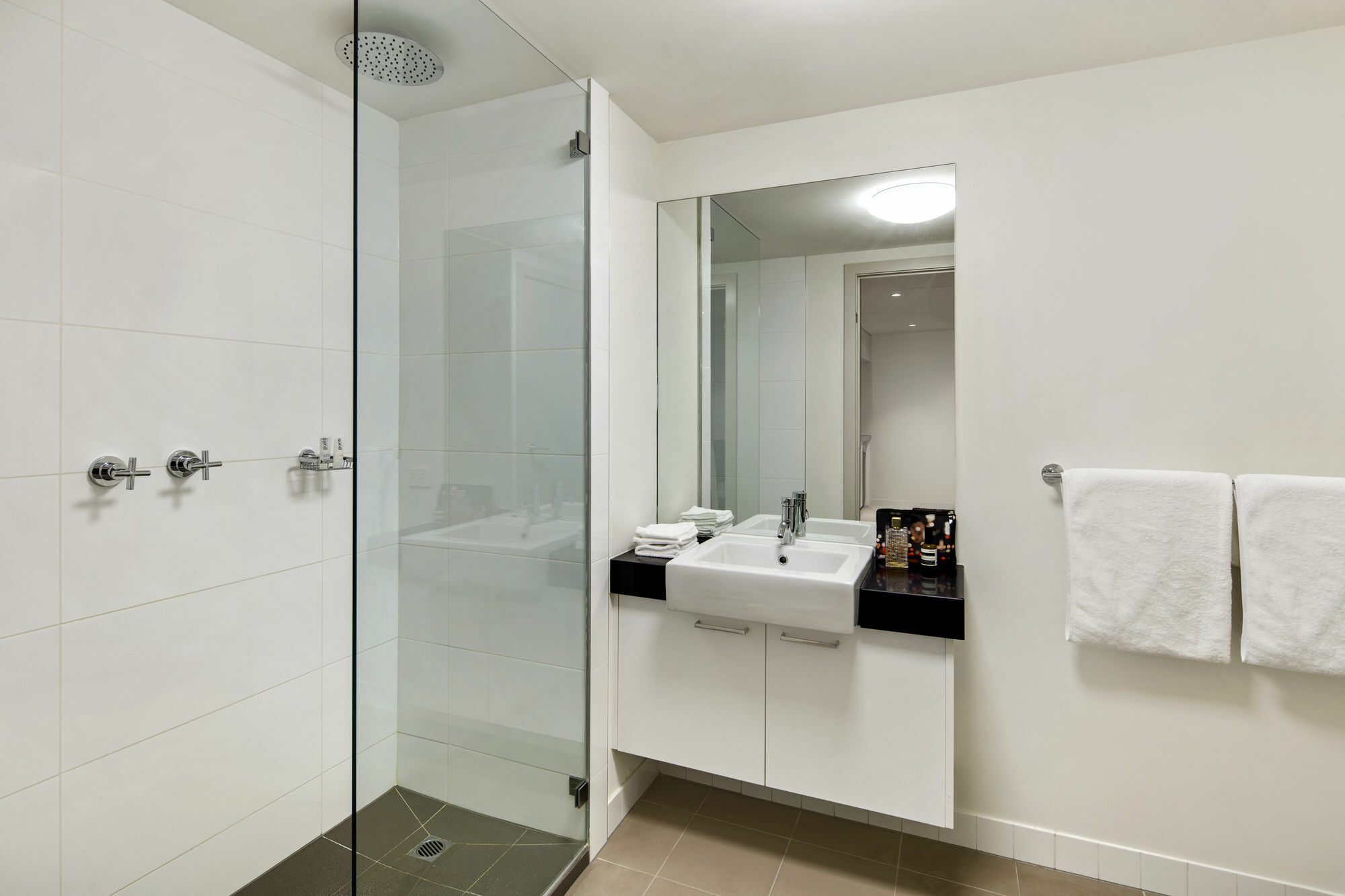 Quest Docklands Aparthotel Melbourne Bagian luar foto