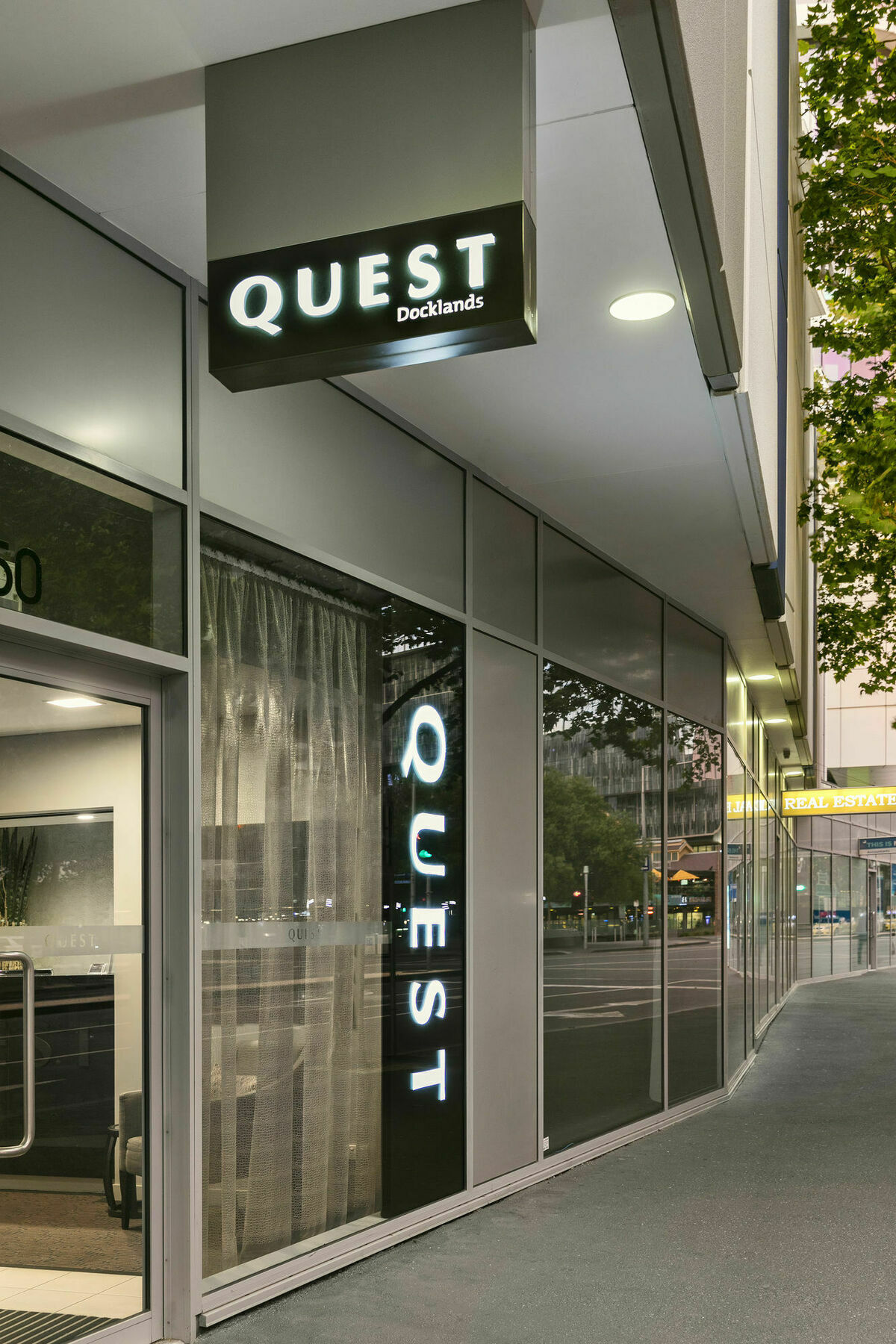 Quest Docklands Aparthotel Melbourne Bagian luar foto